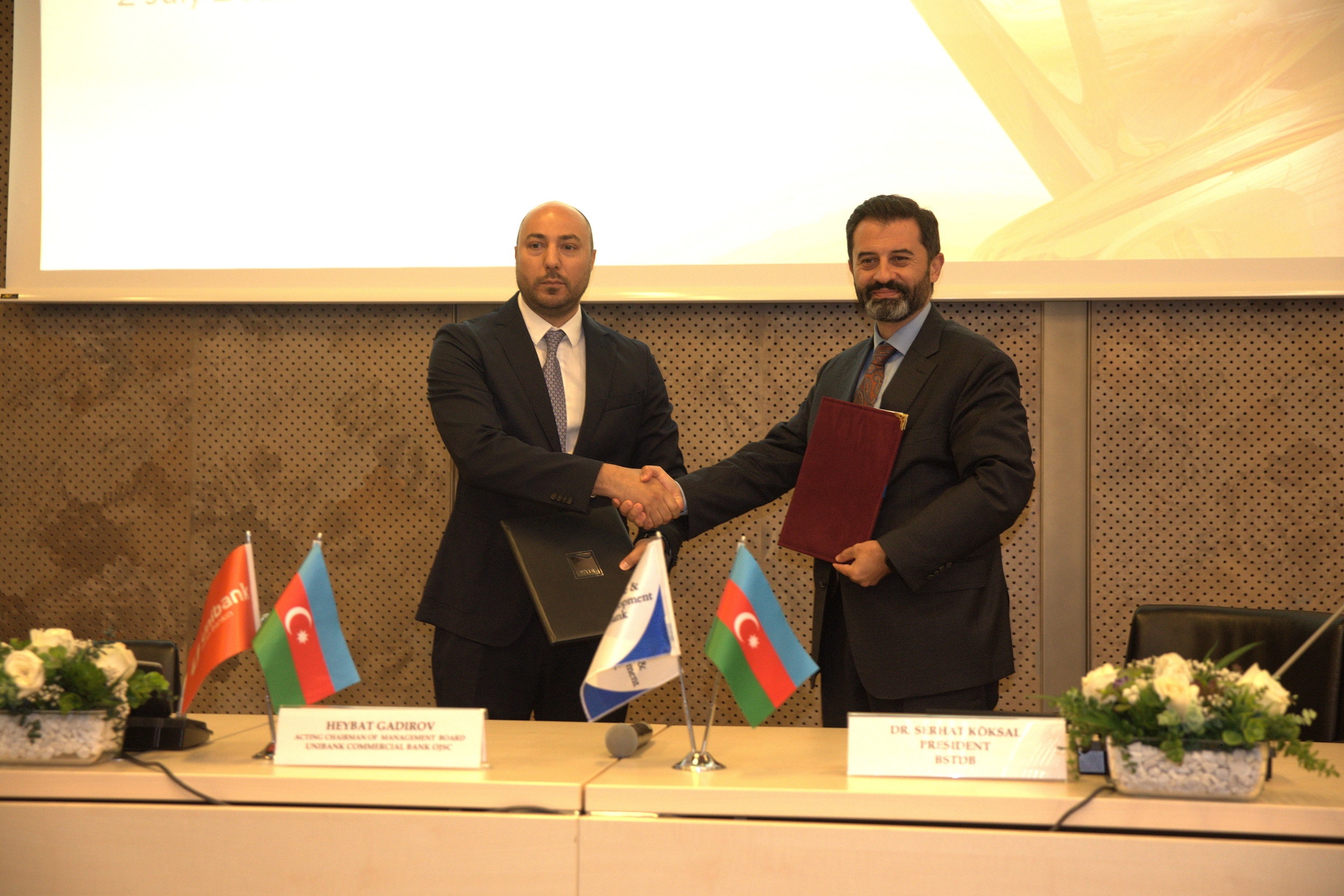 Dr. Serhat Köksal, President of BSTDB, and Heybat Gadirov, Acting Chairman of the Management Board of Unibank Commercial Bank OJSC, at the signing of a financing agreement supporting lending to SMEs in Azerbaijan.