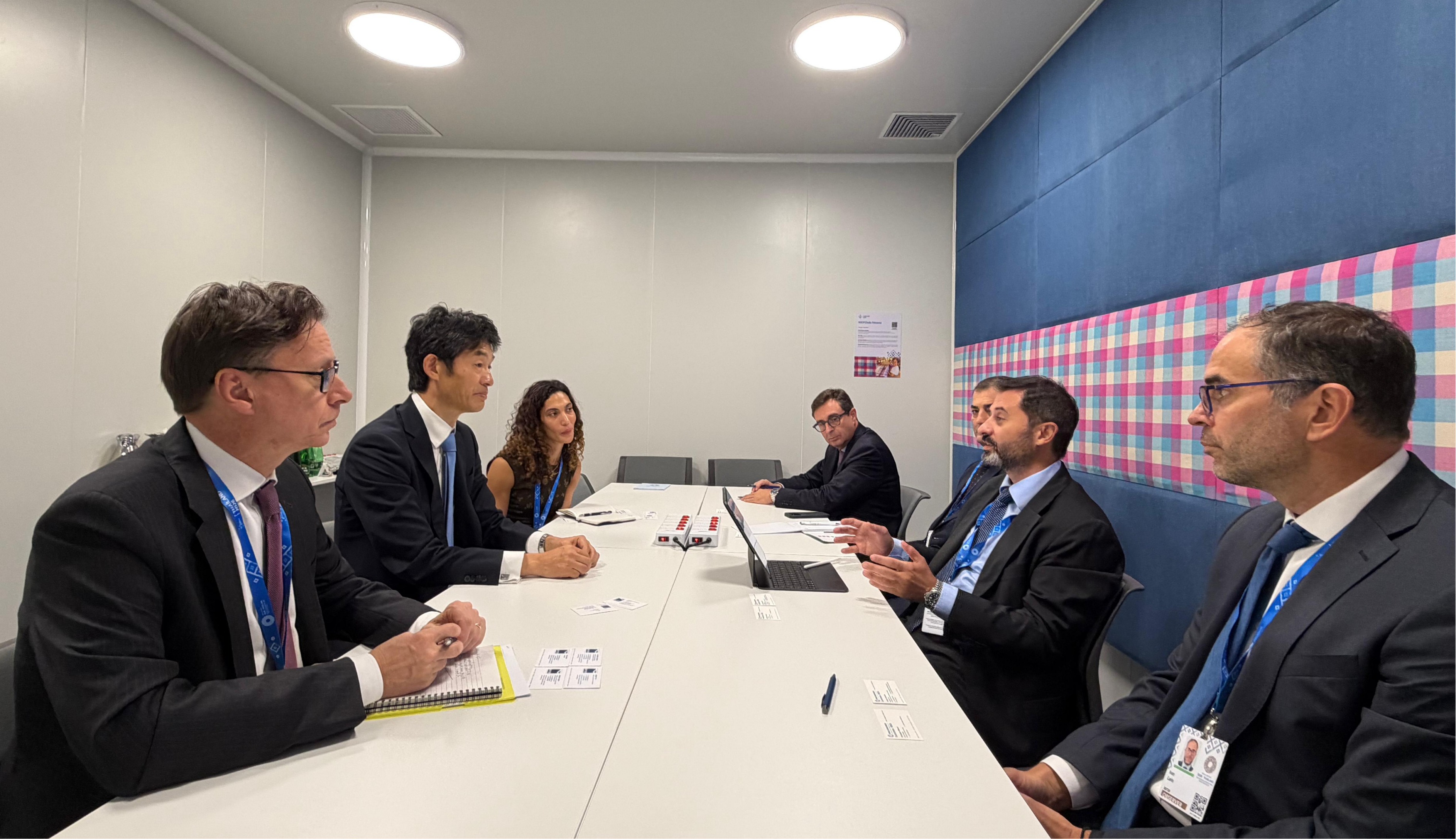 BSTDB President Dr. Serhat Köksal and MIGA Managing Director Tsutomu Yamamoto seated with representatives of both institutions around a conference table during a bilateral meeting in Bangkok.